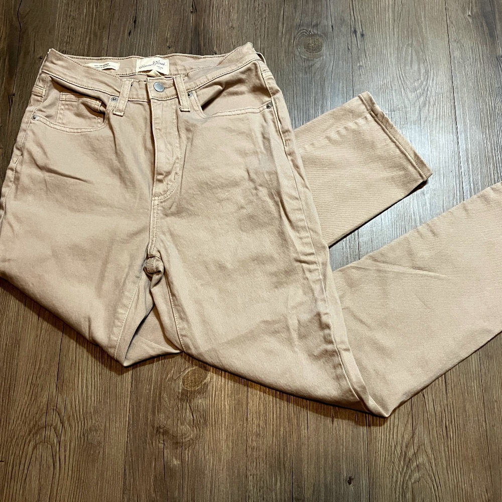 Universal Thread, High Rise 90s Slim, Women's size 4/R, Khaki denim